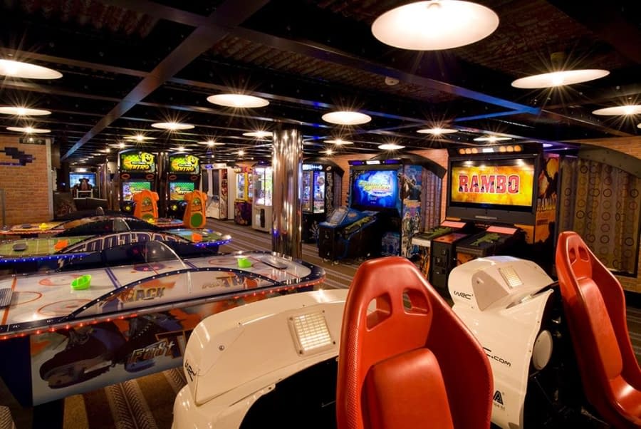 Arcades Room