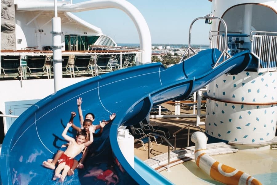 Piscina toboganes