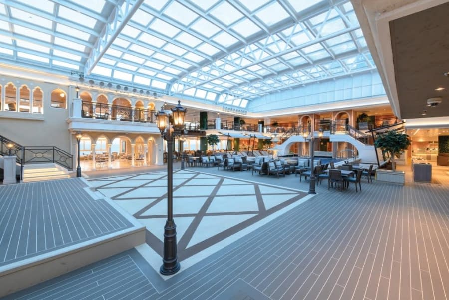 Piscina cubierta retráctil